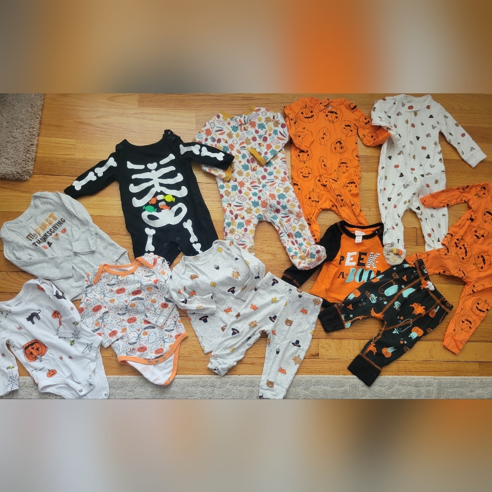 Halloween and thanksgiving pajama/bodysuit bundle 6-9 months, EUC